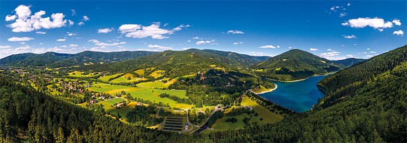 Přehrada a obec Morávka